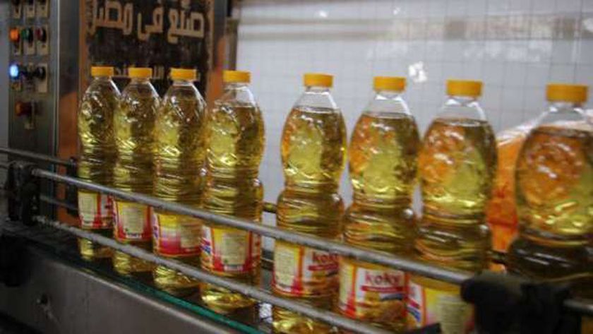 ما سعر زجاجة الزيت في التموين؟.. يختلف على حسب الحجم - أخبار مصر - الوطن