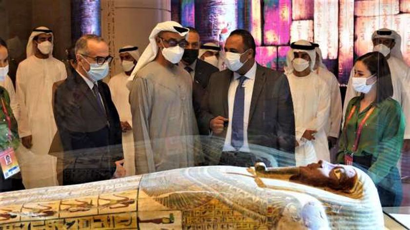 ولي عهد أبوظبي يبدي إعجابه بمعروضات الجناح المصري في «إكسبو 2020 دبي»