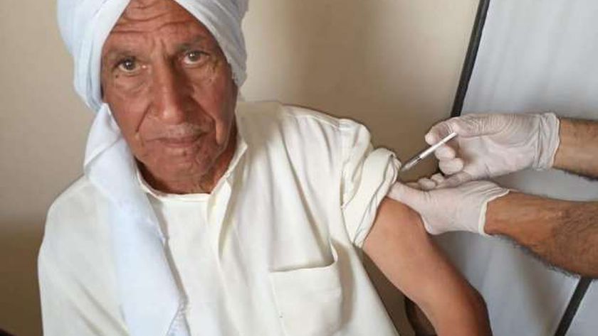 صورة فريق طبي يتوجه لقرى الشيخ زويد لتطعيم الأهالي ضد كورونا – المحافظات