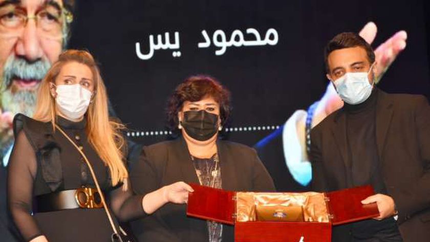 الدكتورة إيناس عبد الدايم وزيرة الثقافة تكرم أسم محمود ياسين