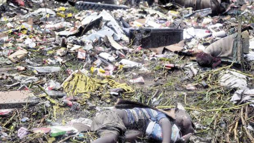ضحايا طائرة الشحن الروسية التى سقطت أمس فى جنوب السودان «أ. ف. ب»