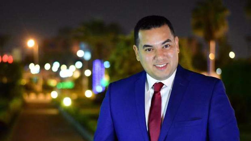 عمرو حسن رئيس شعبة الملابس الجاهزة بالغرف التجارية