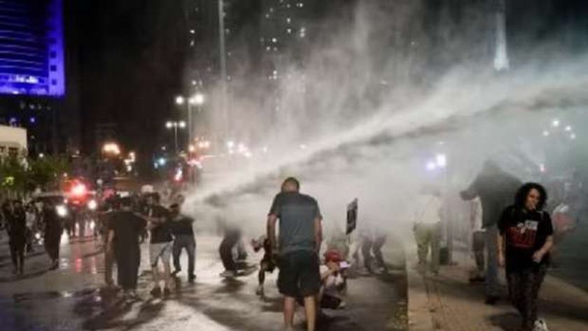 مظاهرات في تل أبيب والشرطة تستخدم خراطيم المياه لطرد المحتجين (فيديو) – أخبار العالم