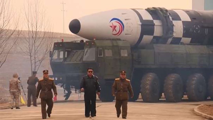 زعيم كوريا الشمالية يدشن أحد صواريخه الحديثة