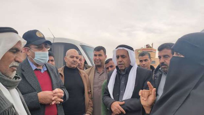 محافظ شمال سيناء يلتقي الأهالي