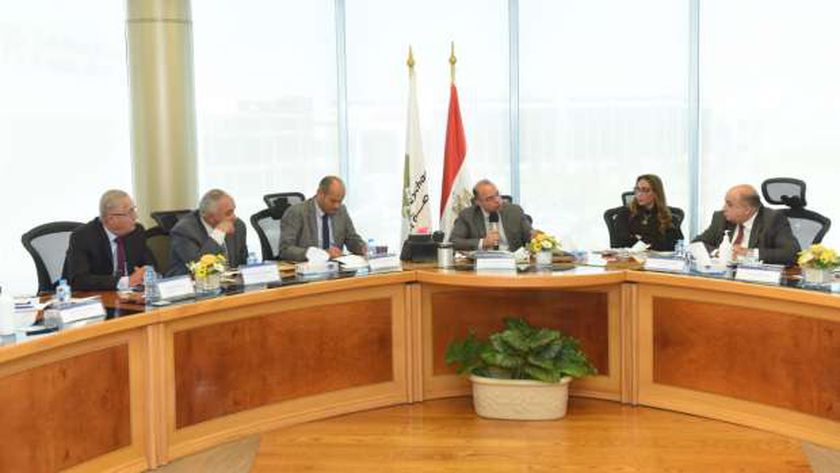رئيس البورصة المصرية الدكتور محمد فريد- على هامش الاجتماع