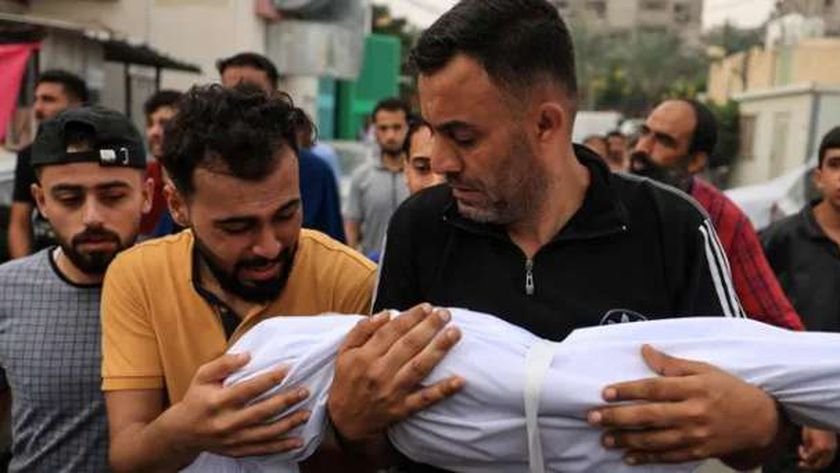 إعلام فلسطيني: 40 شهيدا في قصف الاحتلال الإسرائيلي منزلا شمال قطاع غزة – أخبار العالم