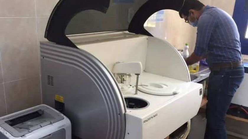 جهاز ترقيم آلي لمرضى مستشفى بني سويف التخصصي لمنع تفشي كورونا