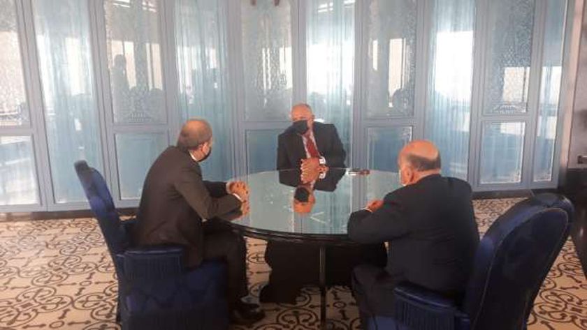 صورة على هامش اجتماعات الدوحة..وزير الخارجية يلتقى نظيريه الأردنى والعراقى – العرب والعالم