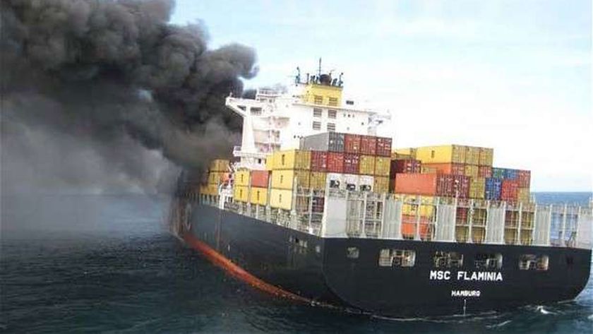 «رويترز»: انفجار سفينة في خليج عمان دون خسائر