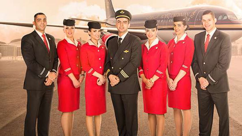 Авиакомпания Royal Jordanian. Роял Флайт форма бортпроводников. Экипаж Роял Флайт. Роял Флайт стюардессы.