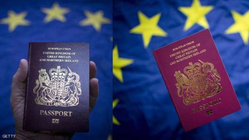 القصة الكاملة لتغيير لون جواز السفر البريطاني من العنابي للأزرق