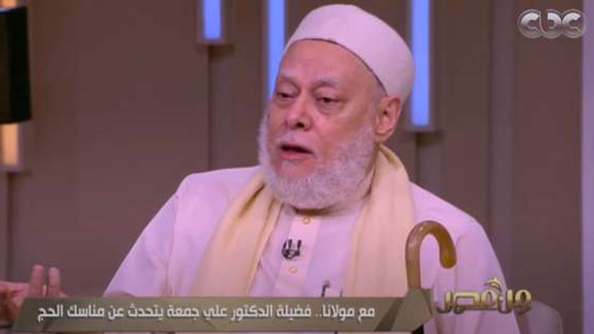 صورة جمعة يبكي على الهواء عند سرد قصة إسكافي: لم يخرج من داره وكتبت له حجة – مصر