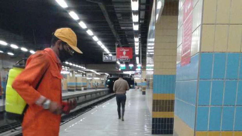 تعقيم محطات مترو الأنفاق لمواجهة كورونا