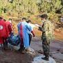 متطوعون ضمن فرق الإنقاذ يواصلون انتشال جثث ضحايا فيضان ليبيا